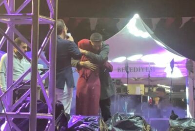 Bursa’da Zeynep Bastık konseri öncesi evlenme teklifi