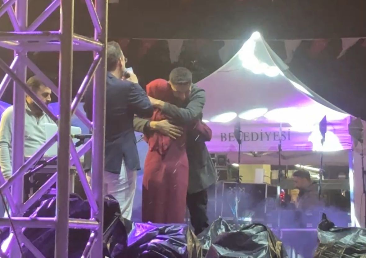 Bursa’da Zeynep Bastık konseri öncesi evlenme teklifi