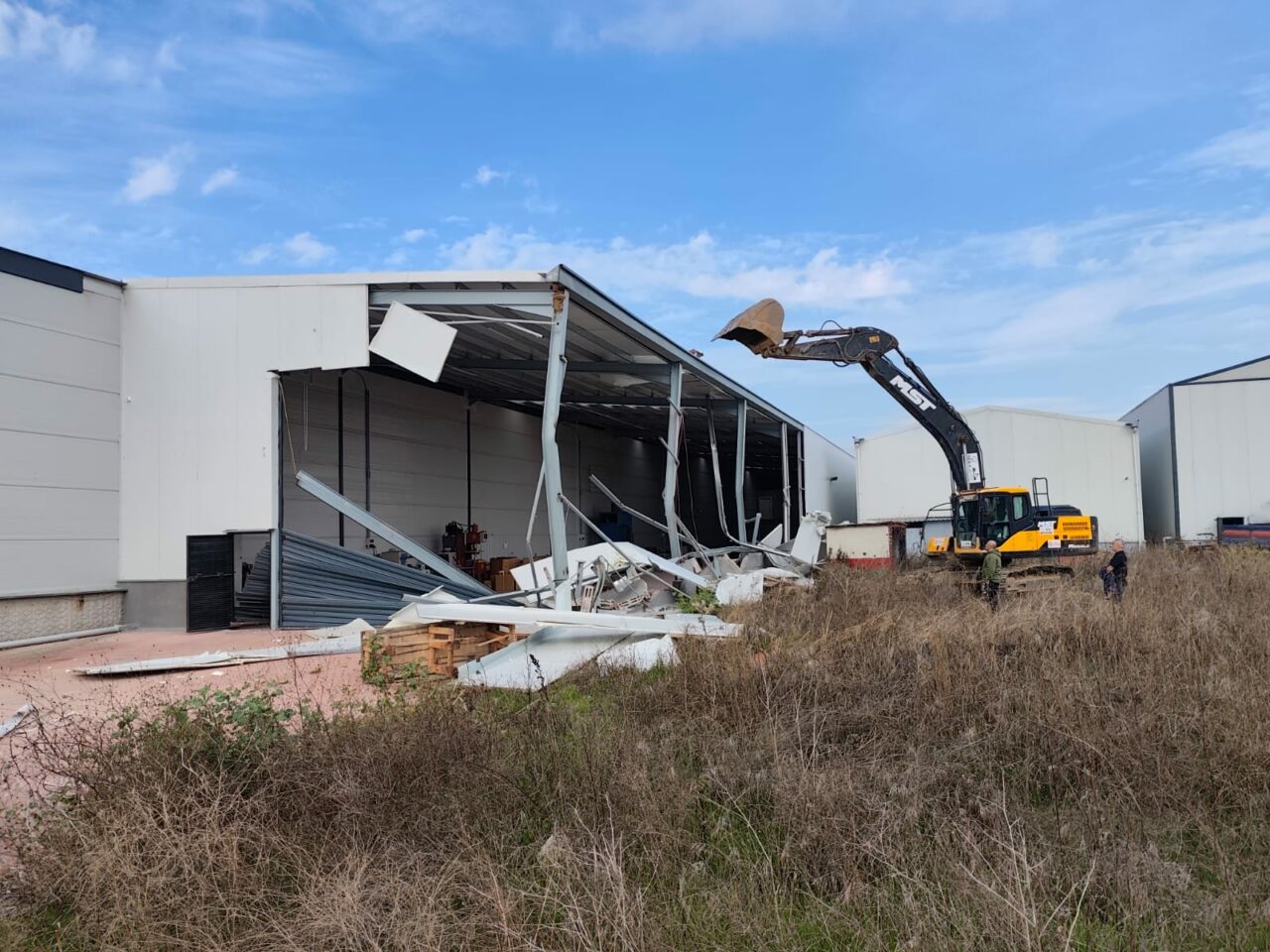 Bursa’da iki kaçak yapı yıkıldı Bursa’da iki kaçak yapı yıkıldı