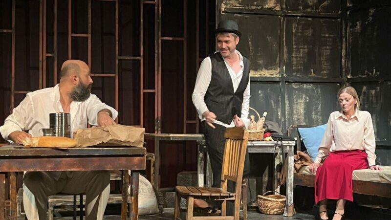 Bursa Kafa Sahne’den sezonun ilk prömiyeri Bursa’nın en üretken özel tiyatrolarından Kafa Sahne, yeni sezona “Duvarların