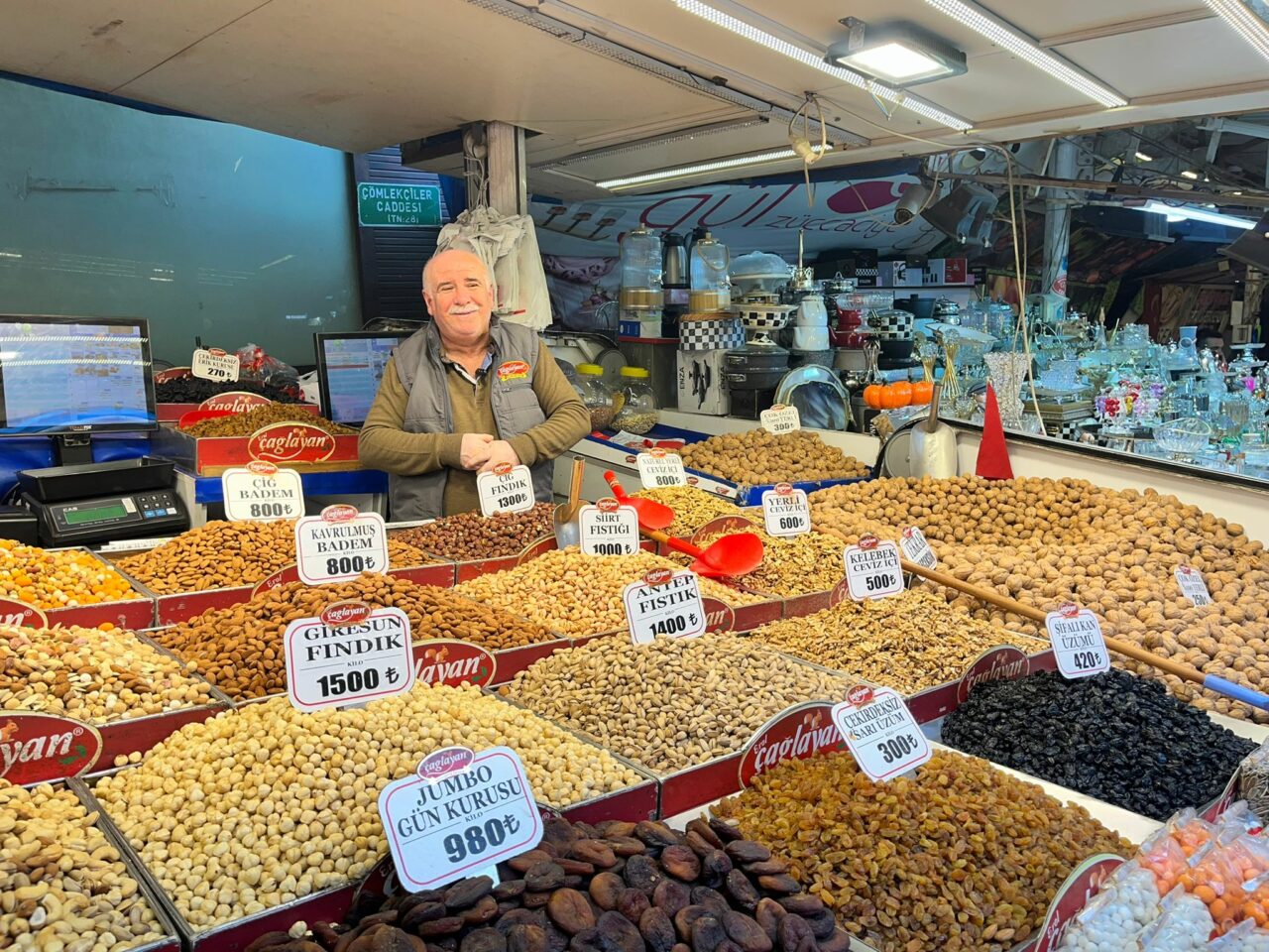 Bursa’nın tarihi pazarı doğal eczane gibi! Sigarayı bırakanların yeni gözdesi; İçinde yok yok!