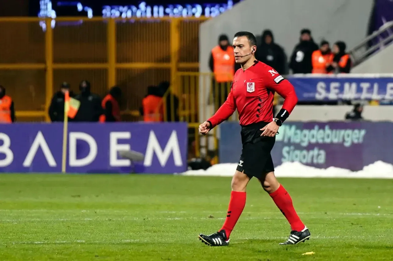 Antalyaspor-Bursaspor maçının hakemi belli oldu Antalyaspor-Bursaspor maçının hakemi belli oldu