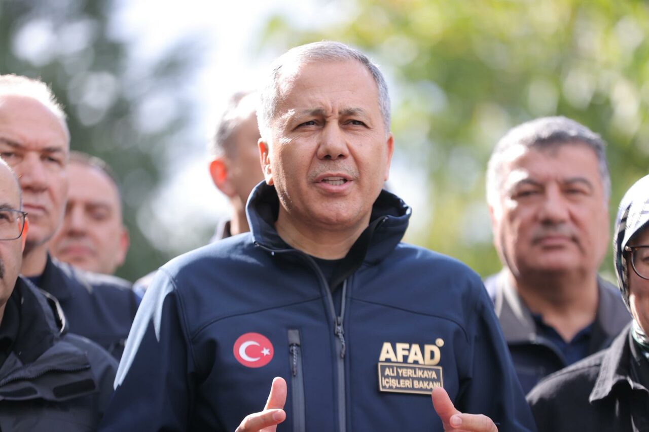 Bakan Yerlikaya Sındırgı’da: “112’ye 507 ihbar geldi…”