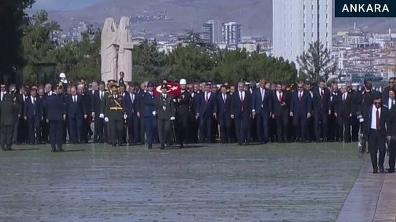 Devlet erkanı Ata’nın huzurunda