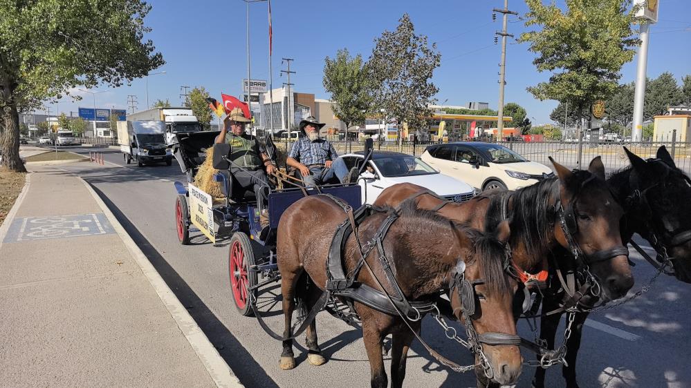 Bursa’dan geçen Alman çift, at arabasıyla Kudüs’e gidiyor