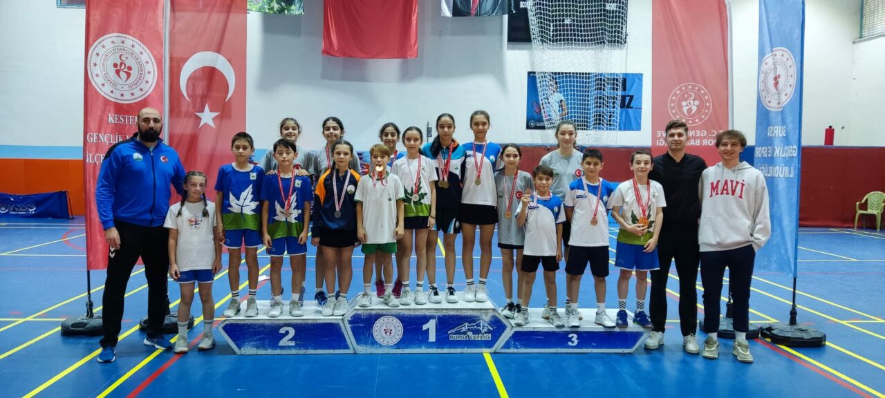 Osmangazili badmintoncular madalyaya doydu
