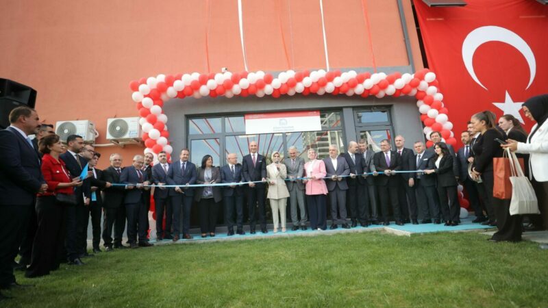Bursa Erken Tanı ve Çocukluk Gelişim Merkezi'nin açılış törenine katılan