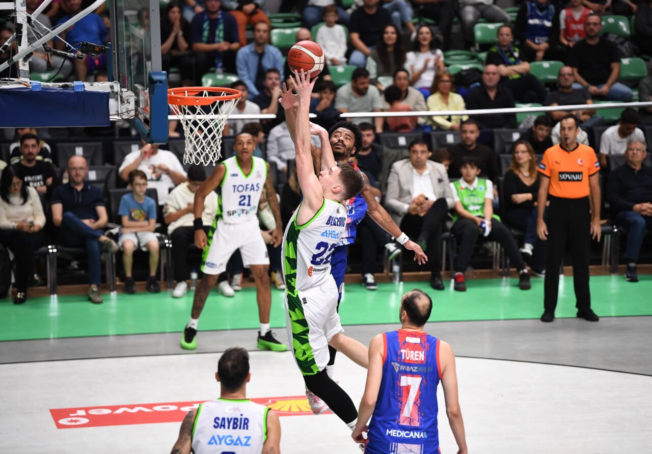 Tofaş ‘Çekmece’yi farklı geçti, yenilmezliğini 3 maça çıkardı! Tofaş ‘Çekmece’yi farklı geçti, yenilmezliğini 3 maça çıkardı!