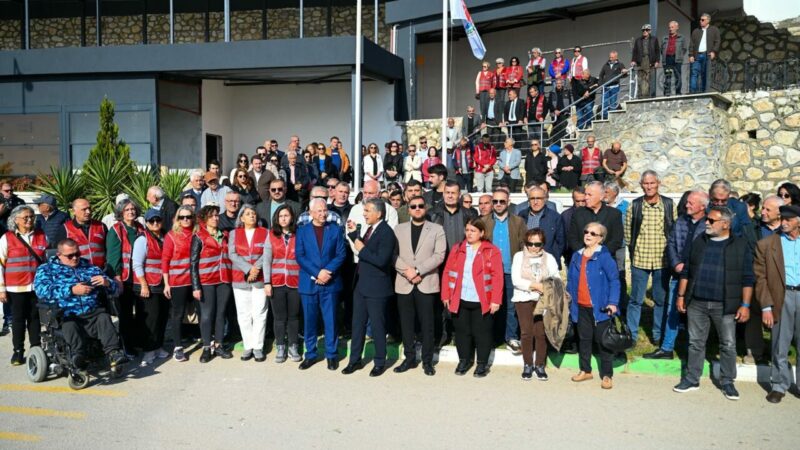 Gemlik Belediye Başkanı Deviren: ‘Burada otururum, yıkılmasına izin vermem’ Gemlik Belediye Başkanı Şükrü Deviren, şikâyet nedeniyle inşaatı durdurulan Gemlik