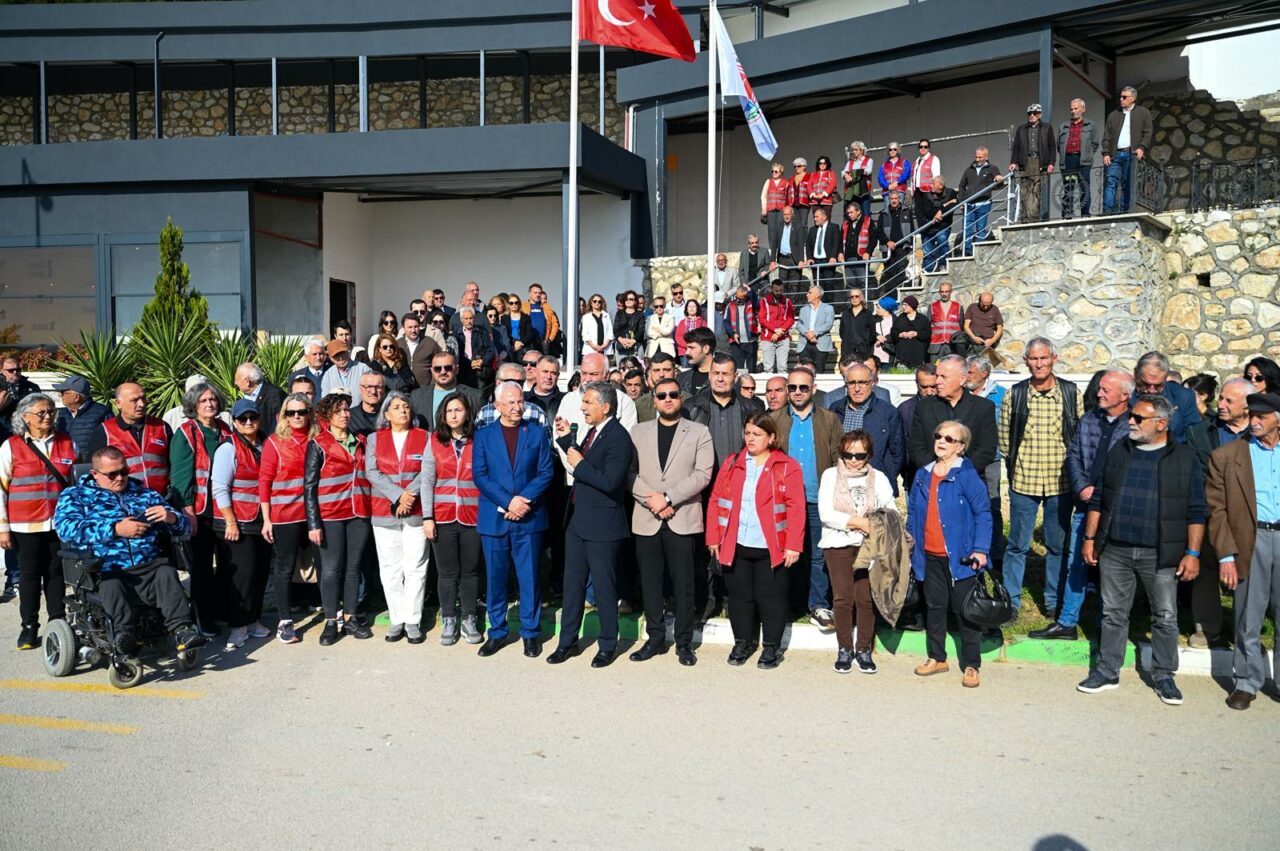 Gemlik Belediye Başkanı Deviren: ‘Burada otururum, yıkılmasına izin vermem’