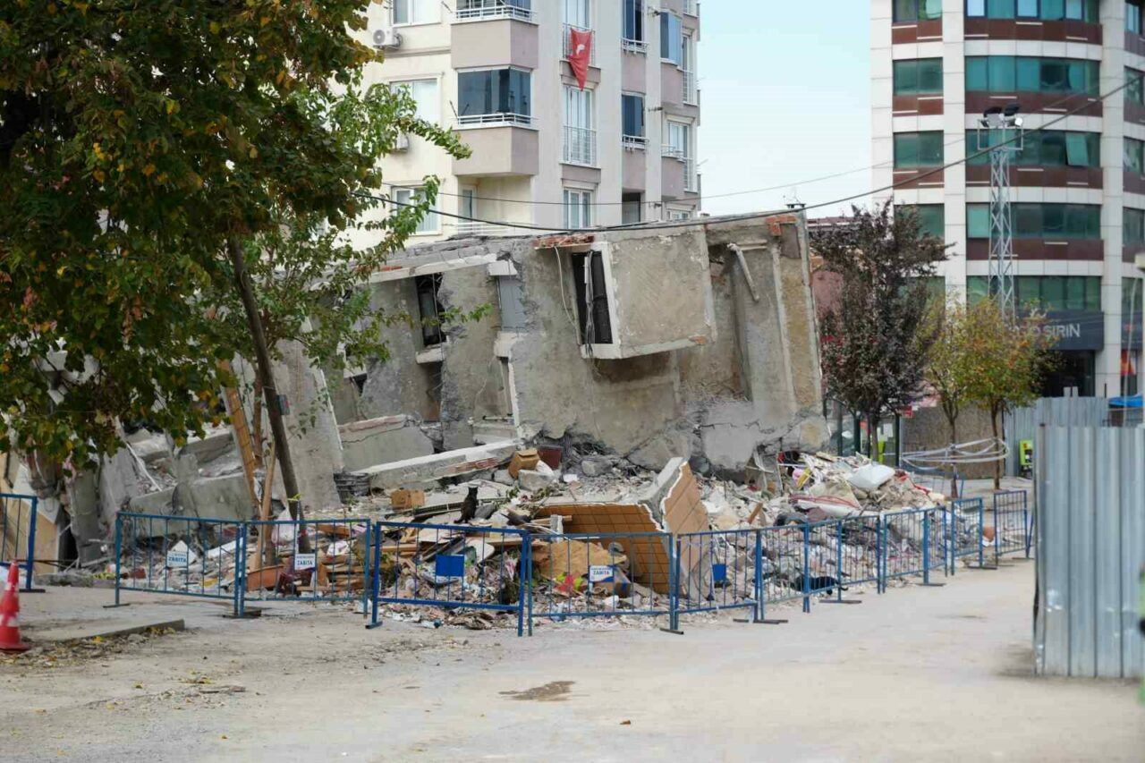 Jeoloji Mühendisleri Odası Başkan Yıldız; ‘Deprem olmadan da binalar yıkılabiliyor’ Jeoloji Mühendisleri Odası Başkan Yıldız; ‘Deprem olmadan da binalar yıkılabiliyor’