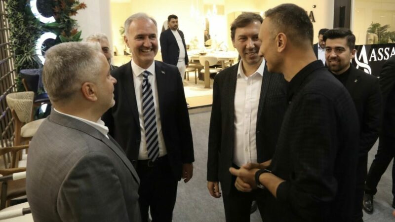Bursa’nın uluslararası fuarına protokolden ziyaret AK Parti Bursa Milletvekili Ayhan Salman, İnegöl Belediye Başkanı Alper