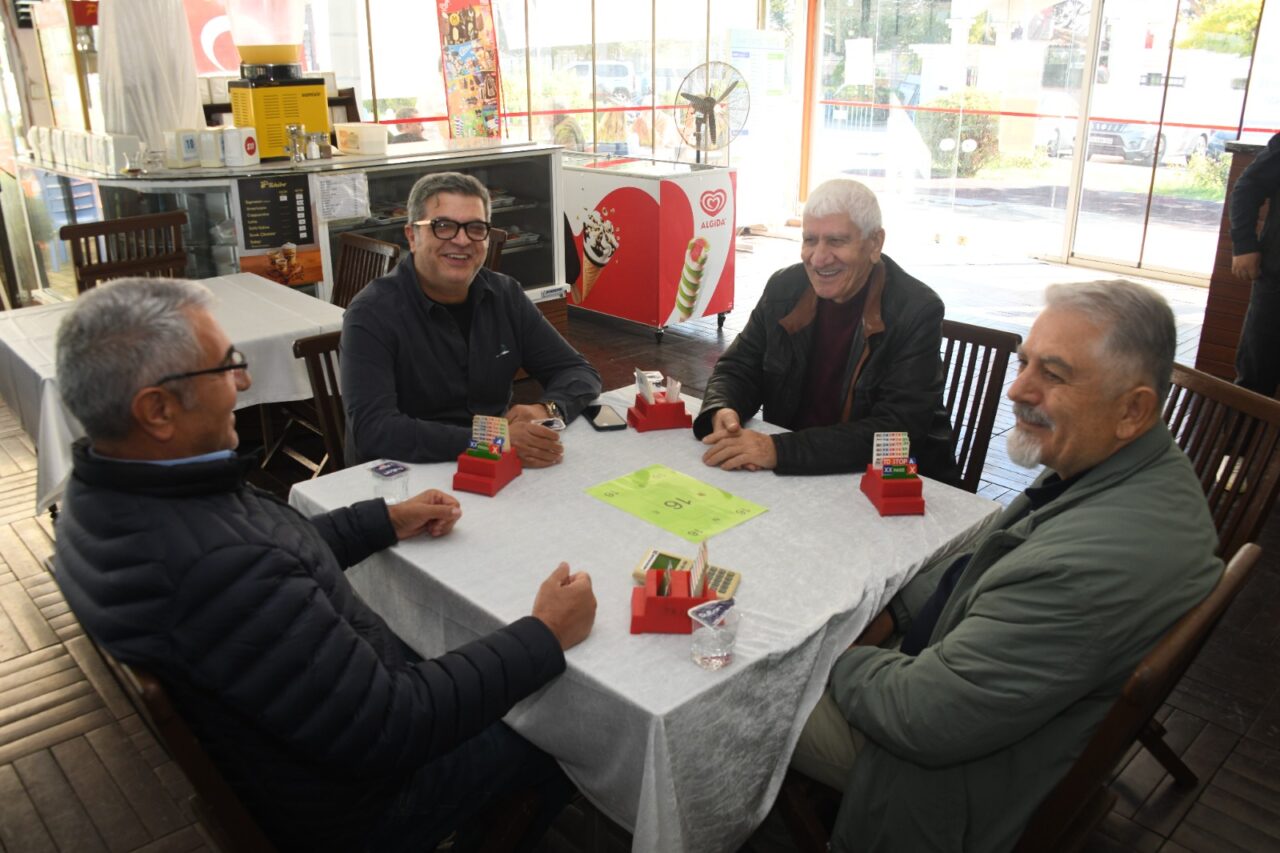 Bursa Osmangazi’de briç turnuvası göz doldurdu Bursa Osmangazi’de briç turnuvası göz doldurdu