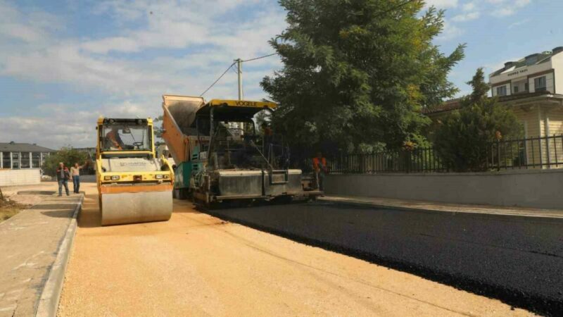 Bursa İnegöl’de asfalt seferberliği İnegöl Belediyesi 4 mahallede 5 ayrı sokakta toplam 800 metre
