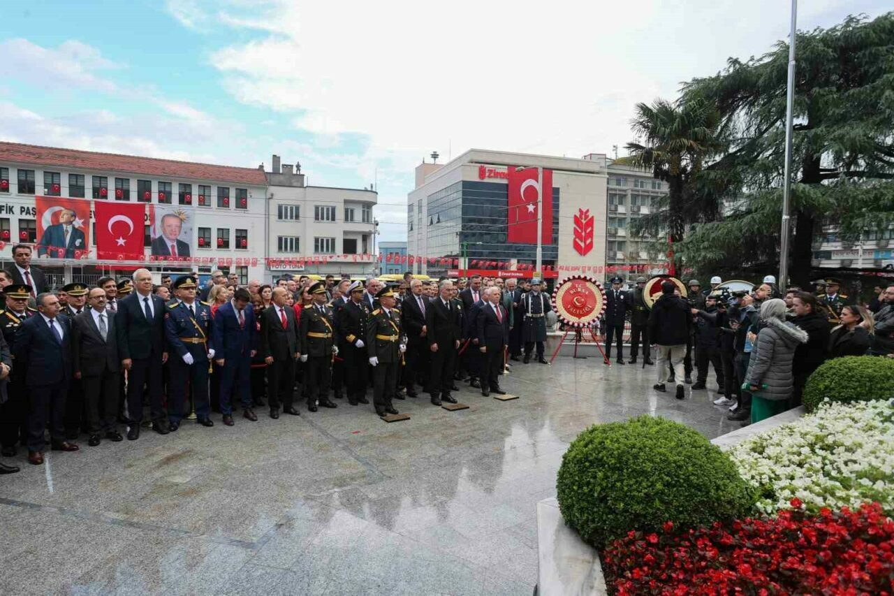 Bursa Valisi Ayyıldız: ‘Cumhuriyetin 102. kuruluş yıl dönümünü coşku ve gururla yaşıyoruz’ Bursa Valisi Ayyıldız: ‘Cumhuriyetin 102. kuruluş yıl dönümünü coşku ve gururla yaşıyoruz’