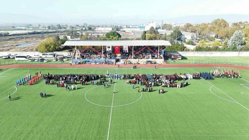 Bursa’da 15 yıl sonra bir ilk: Kutlamalar yeniden stadyumda… Yenişehir’de Cumhuriyet Bayramı’nın 102’nci yıl dönümü coşkuyla kutlandı. Yenişehir Belediye