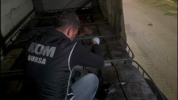 Bursa’da 26 bin litre kaçak akaryakıt ele geçirildi Bursa’da 26 bin litre kaçak akaryakıt ele geçirildi