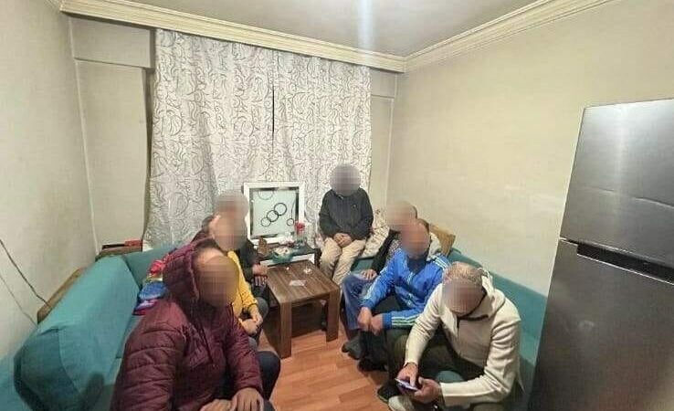 Bursa’da 33 kaçak göçmen yakalandı Bursa'nın İnegöl ilçesinde 33 kaçak göçmen yakalanırken, aracılık eden 2