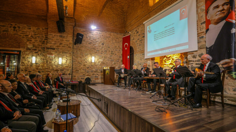 Bursa’da 650 yıllık gelenek! Yabancılara da tanıtılıyor Bursa'da yaklaşık 650 yıllık geçmişe sahip olduğu bilinen, musikili sohbetlerin