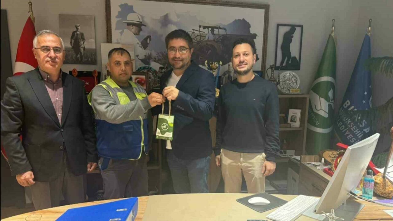 Bursa’da altın dolu çanta bulunca bakın ne yaptı Bursa’da altın dolu çanta bulunca bakın ne yaptı