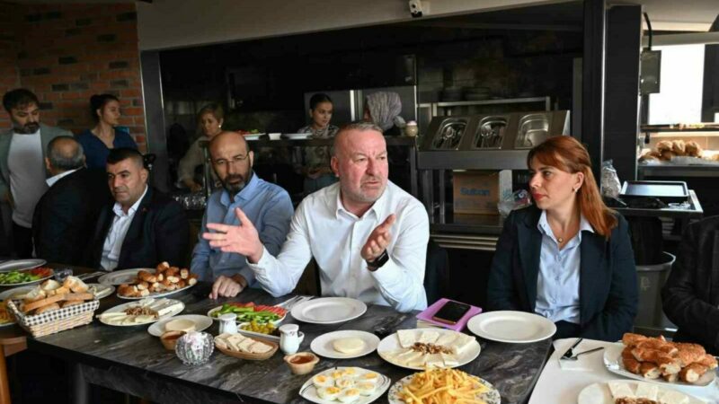 Bursa’da Başkan Karabatı’dan esnaf buluşması Karacabey Belediyesi, Prestij Caddeler Projesi kapsamında Sevgiyolu’nda çalışmalara başlıyor.