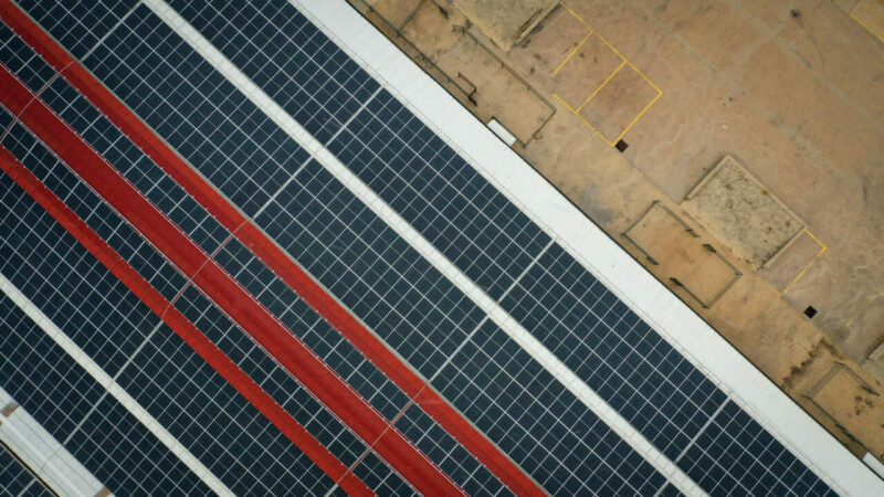 Bursa'nın İnegöl ilçesinde belediyeye ait tesislerin elektrik ihtiyacı güneşten karşılanıyor.