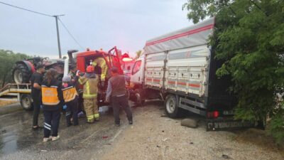 Bursa’da çekici ile kamyonet çarpıştı! Yaralılar var