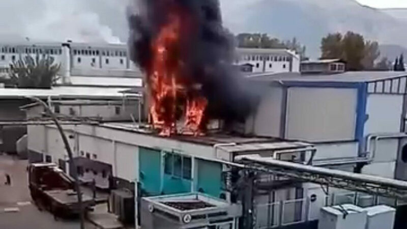 Bursa’nın Gürsu ilçesinde sabahın ilk saatlerinde bir fabrikada çıkan yangın
