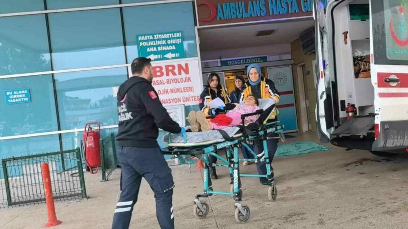 Bursa’da feci kaza: 9 yaşındaki çocuğun üzerine 250 kiloluk kapı devrildi Bursa’nın İnegöl ilçesinde bahçede oyun oynarken üzerine demir kapı devrilen