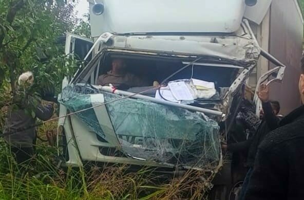 Bursa’da feci kaza: Kamyonlar kafa kafaya çarpıştı…