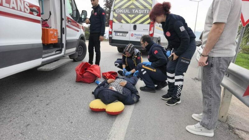 Bursa'nın İnegöl ilçesinde, servis minibüsünün çarptığı İsa G. (67), ağır