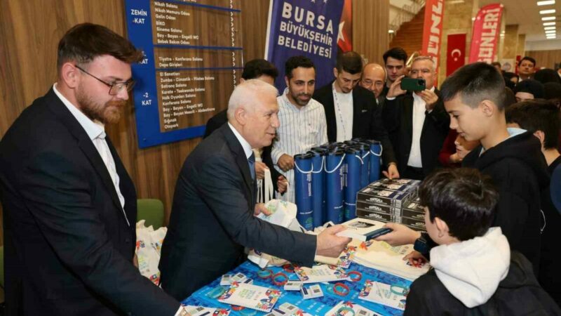 Bursa’da gençlerin gözüyle ‘Cumhuriyet’ Bursa Büyükşehir Belediyesi’nin Cumhuriyet’in 102. yılına özel olarak başlattığı ‘Cumhuriyet