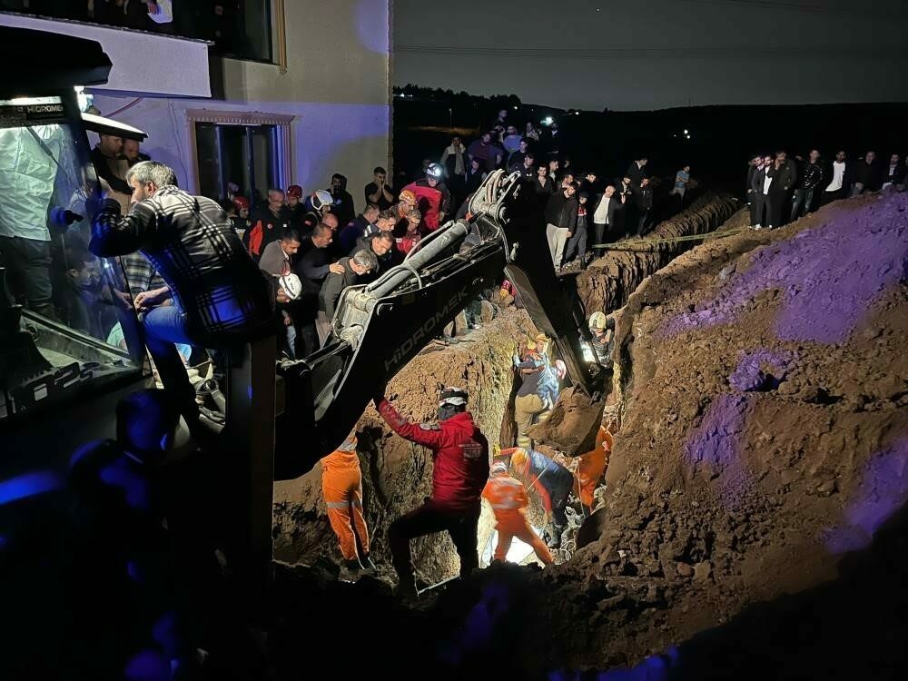 Bursa’da göçük altında can vermişlerdi! İki kardeşe acı veda