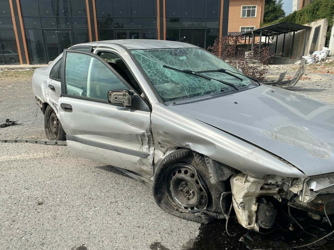 Bursa’da hurdaya dönen otomobilden sağ çıktı