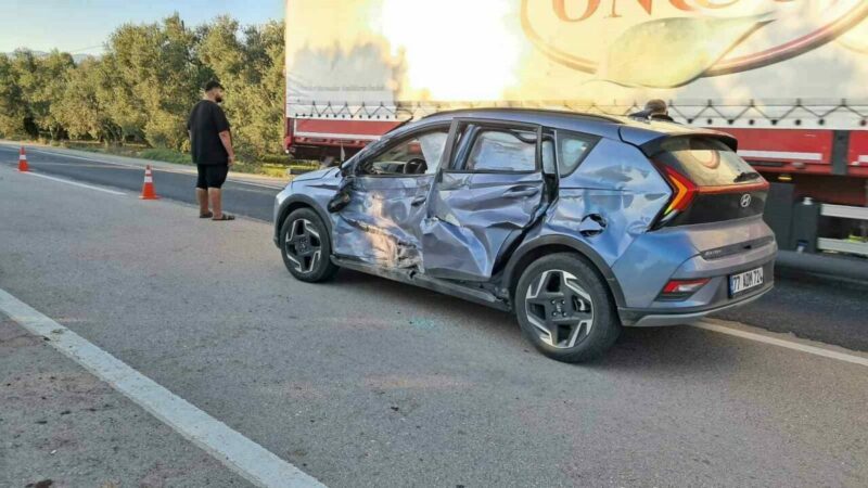 Bursa’da kamyon otomobille çarpıştı Bursa’nın Orhangazi ilçesinde meydana gelen trafik kazasında kamyon ile otomobil
