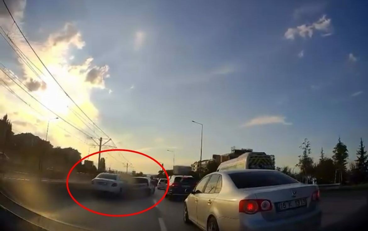 Bursa’da korkunç kaza! O anlar kamerada Bursa’da korkunç kaza! O anlar kamerada