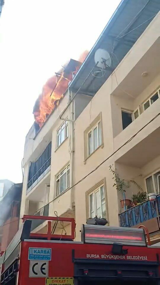 Bursa’da korkutan bina yangını Bursa’da korkutan bina yangını