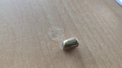 Bursa’da minibüs durağına yorgun mermi isabet etti