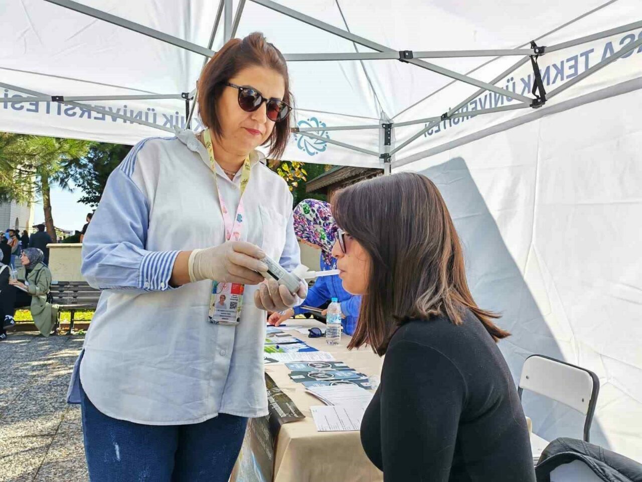 Bursa’da mobil ekipler vatandaşları sigara bırakmaya teşvik ediyor Bursa’da mobil ekipler vatandaşları sigara bırakmaya teşvik ediyor