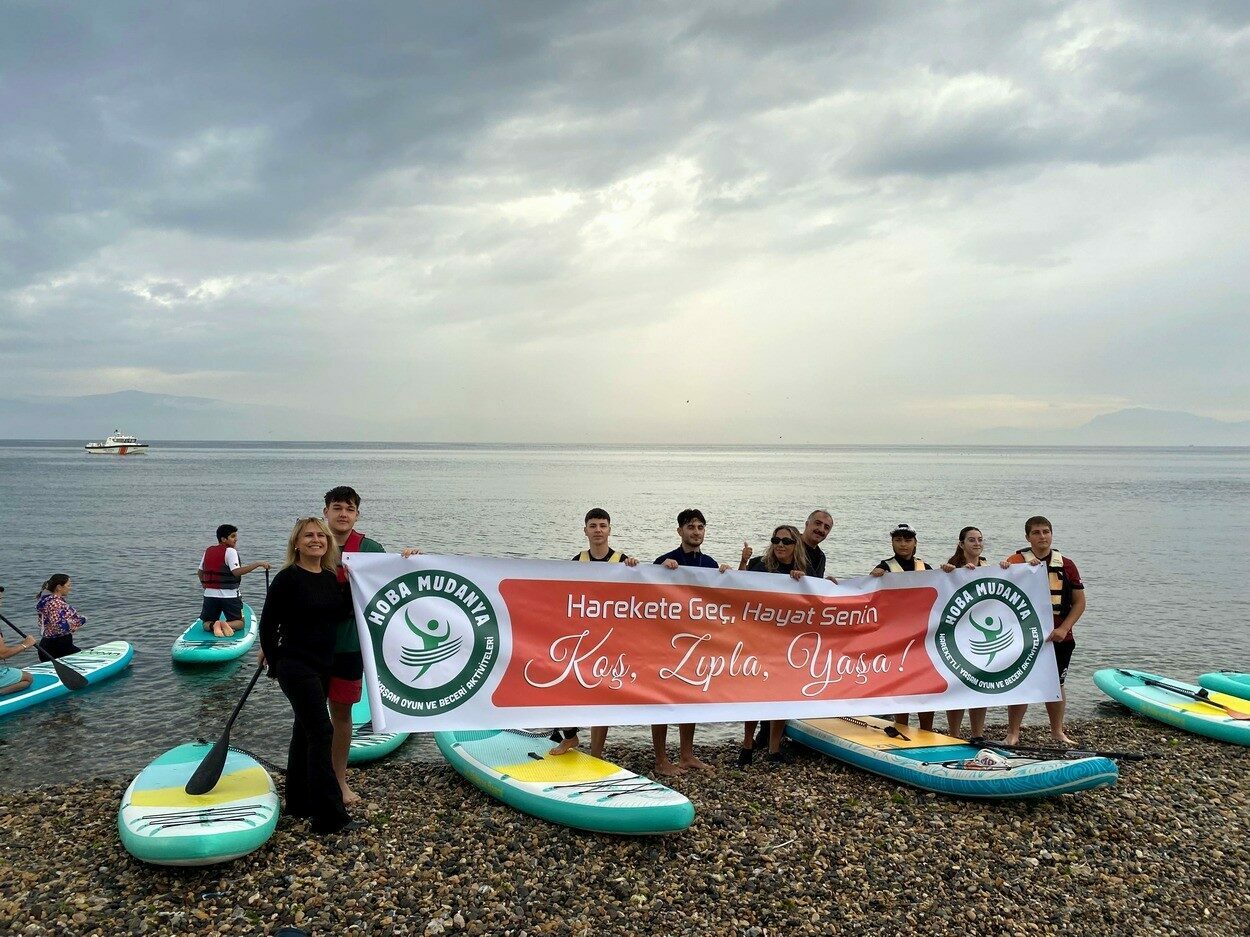 Bursa’da öğrenciler suda dengede durmayı öğrendi