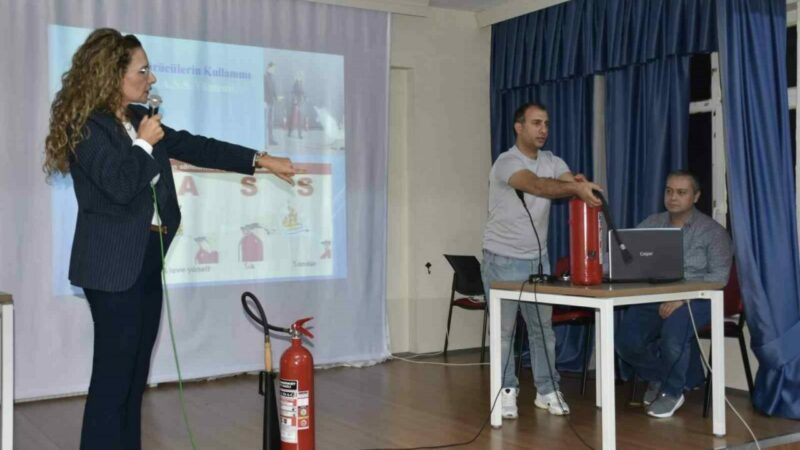 Bursa’da öğrencilere ’yangın eğitimi’ Karacabey Belediyesi, gençlerin afetlere karşı bilinçlenmesi amacıyla eğitim çalışmalarını sürdürüyor.