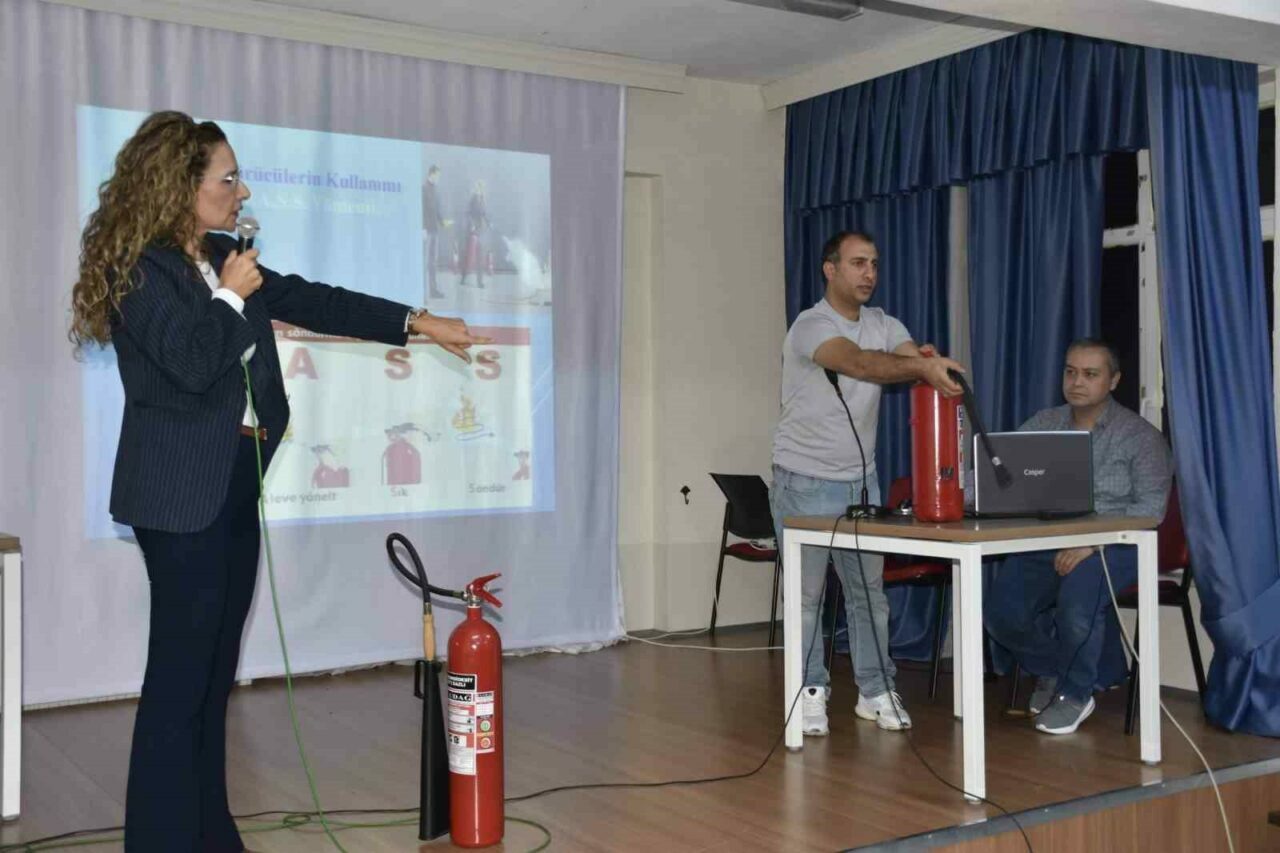 Bursa’da öğrencilere ’yangın eğitimi’ Bursa’da öğrencilere ’yangın eğitimi’
