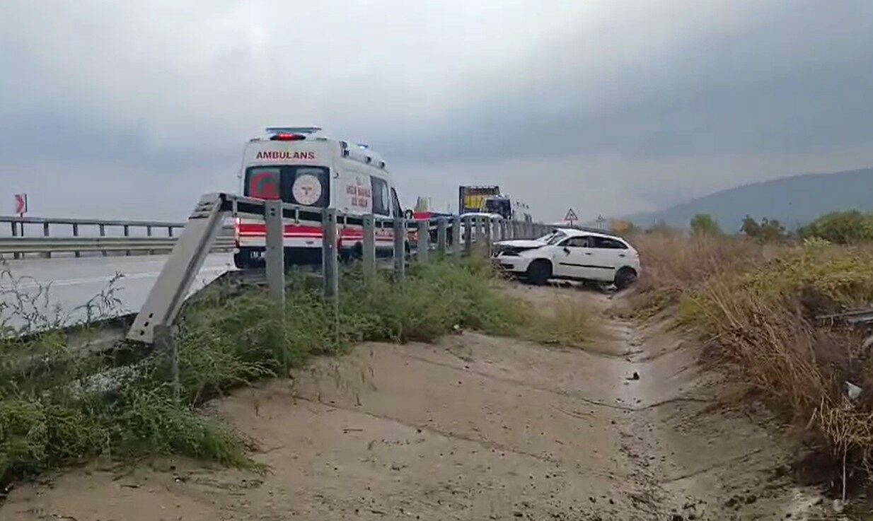 Bursa’da otomobil su kanalına düştü! Yaralılar var