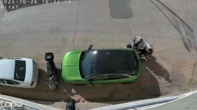 Bursa’da park halindeki otomobile çarpıp kaçtı