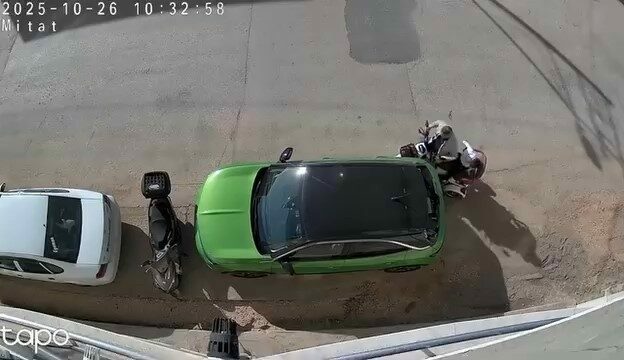 Bursa’da park halindeki otomobile çarpıp kaçtı Bursa’da park halindeki otomobile çarpıp kaçtı