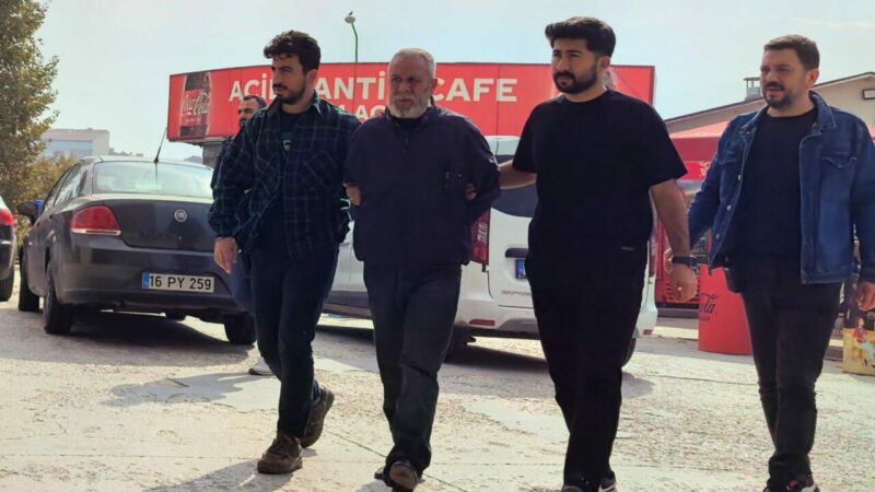 Bursa’da yakalandı! 42,5 yıl hapis cezasıyla aranıyordu… Bursa'nın İnegöl ilçesinde hakkında 42,5 yıl kesinleşmiş hapis cezası bulunan