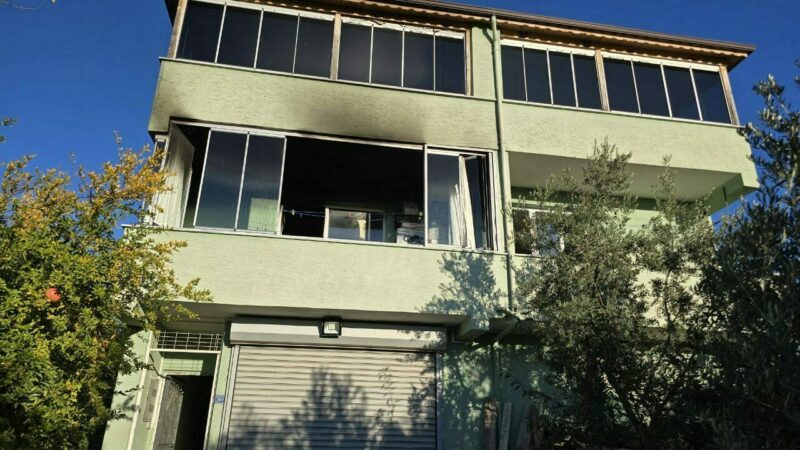 Bursa'nın Mudanya ilçesinde, bir evde çıkan yangında dumandan etkilenen yaşlı
