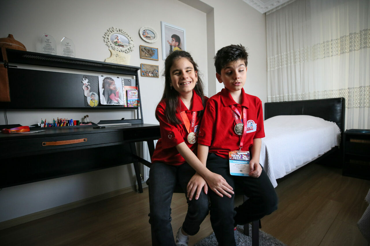 Bursalı ikizlerden TEKNOFEST’te büyük başarı! Göremedikleri gökyüzünü projelendirdiler…