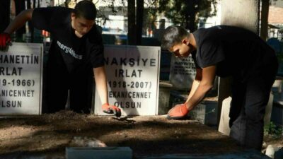 Bursa’nın mezarlık fenomenleri: Onbinler onları izliyor…