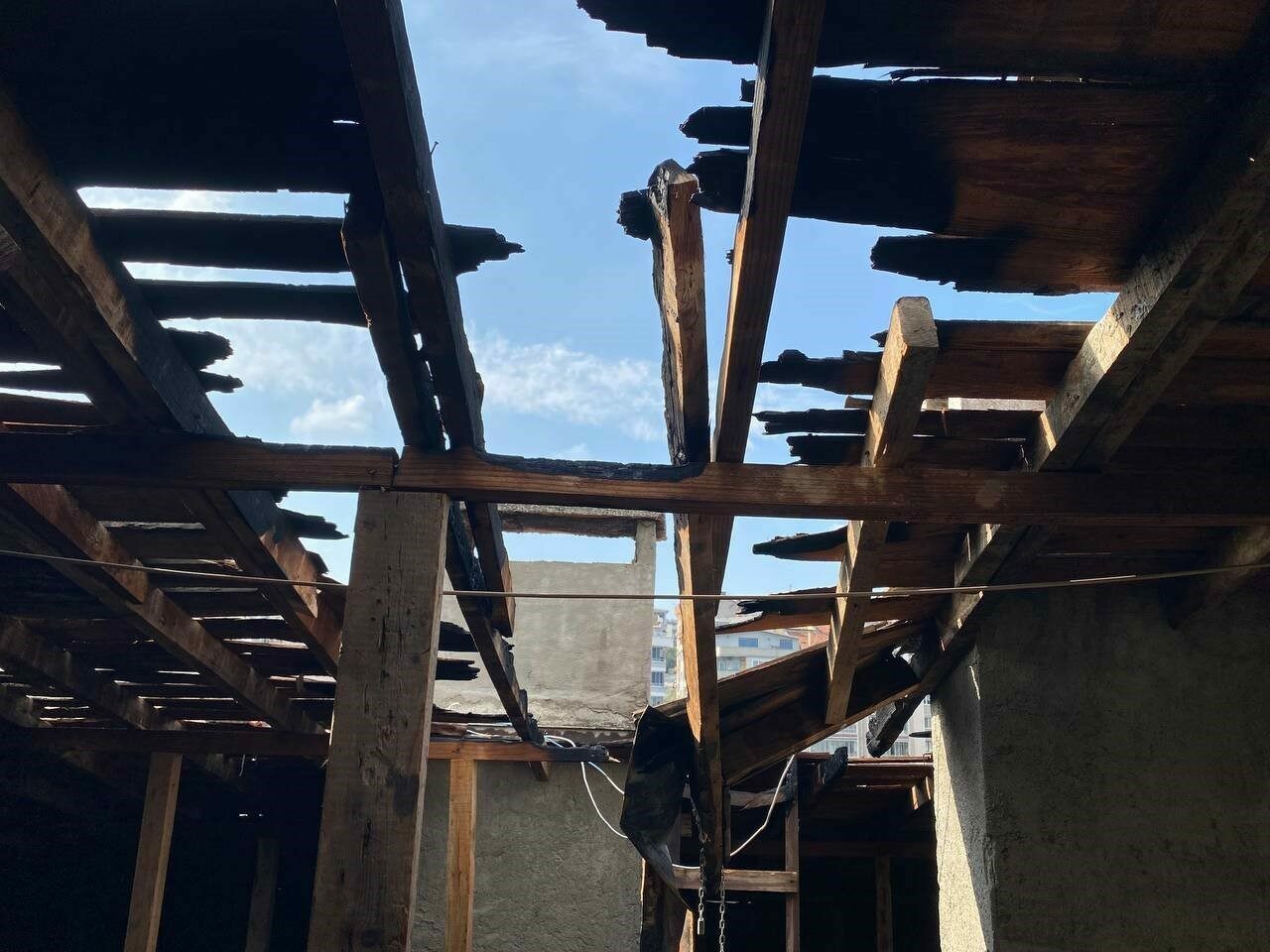 Bursa’nın ‘Neronu’ bu kez tutuklandı ama 4. yangında çatı kül oldu